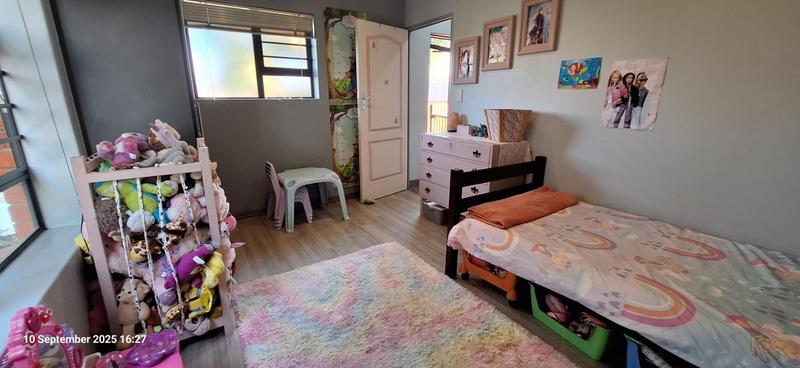 5 Bedroom Property for Sale in Fraaiuitsig Western Cape
